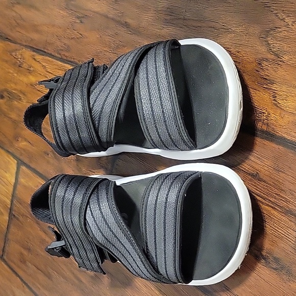 Adidas - Picture 4 of 4